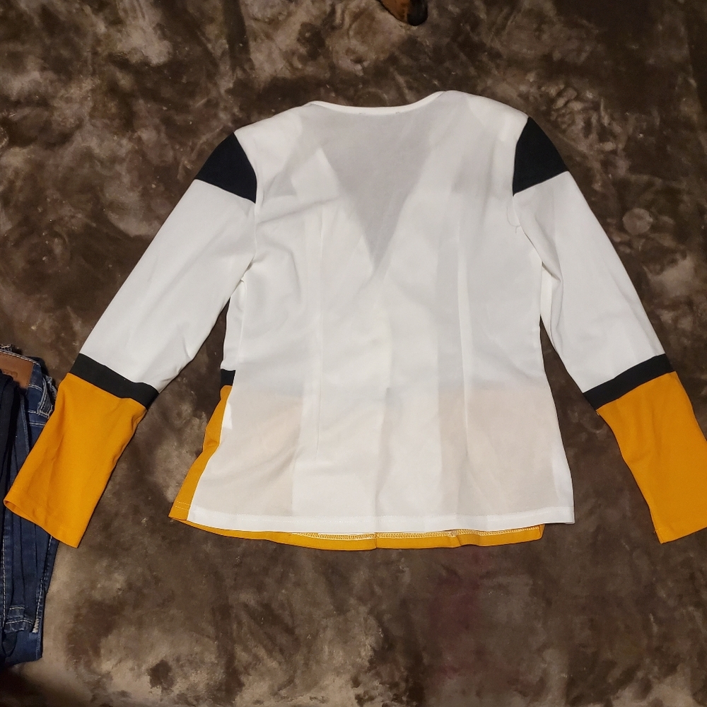 Blazer - Picture 2 of 3